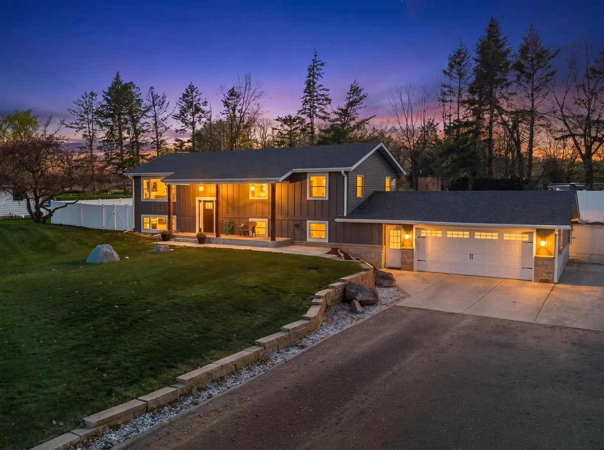 33366 Sibley Heights LN, Le Sueur, MN 56058