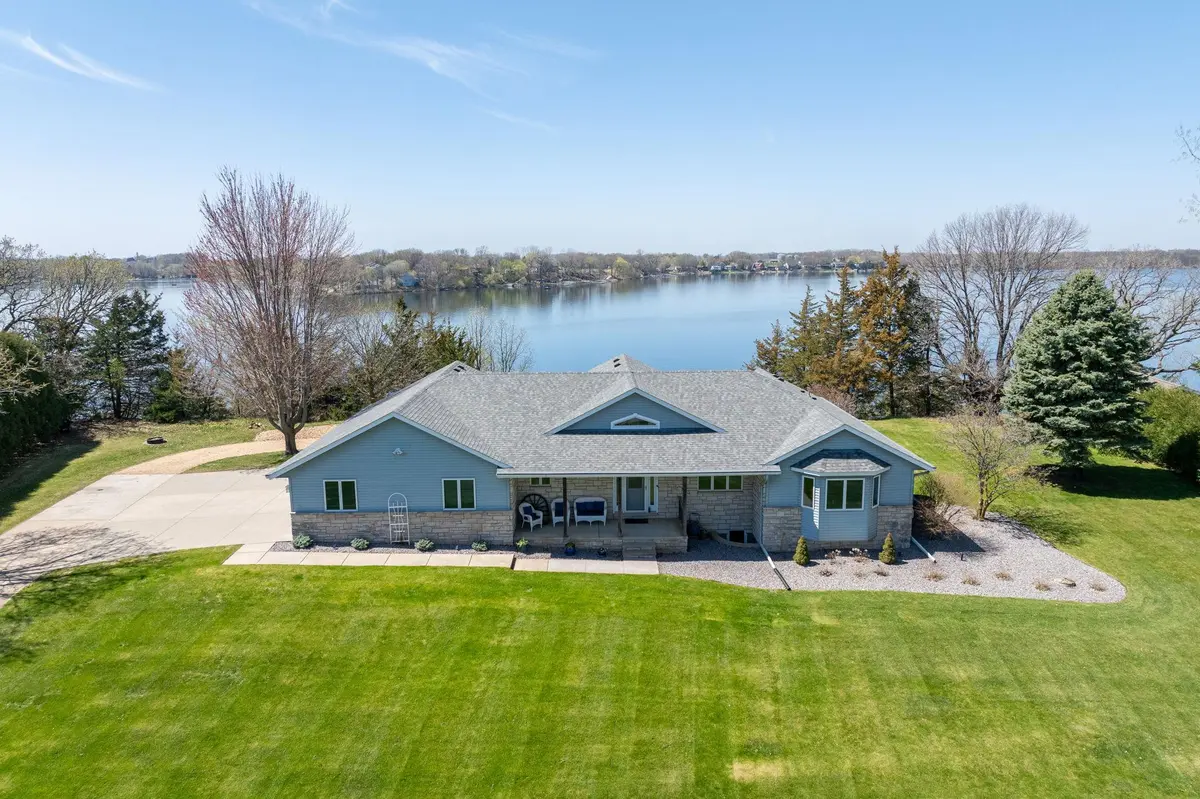 6106 Shamrock DR, Madison Lake, MN 56063