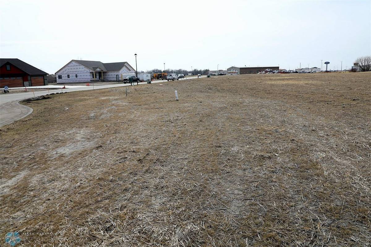 1847 MAGNOLIA CT, Wahpeton, ND 58075