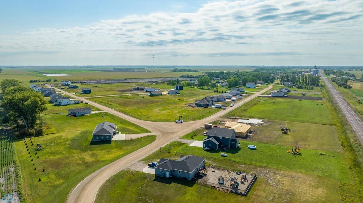 701 LORRAINE WAY, Colfax, ND 58018
