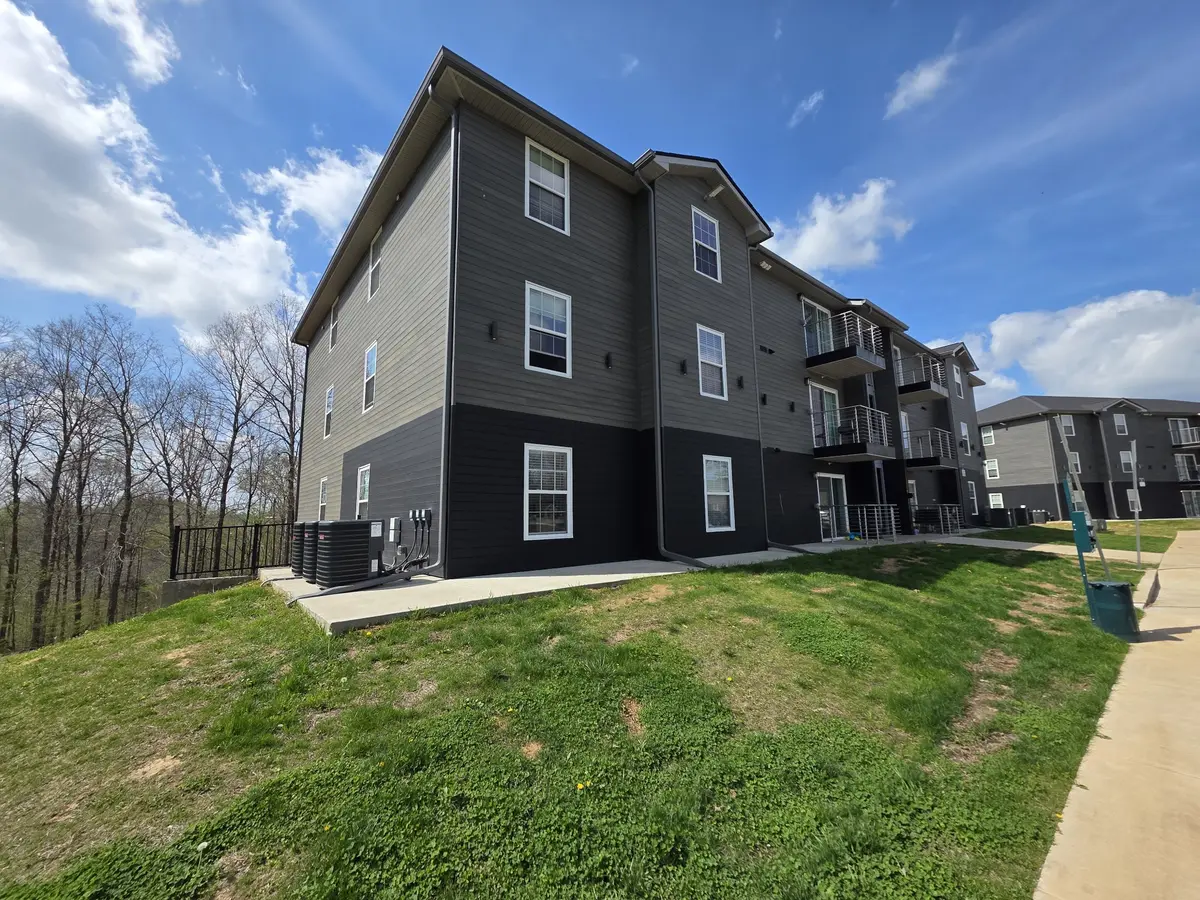 543 Peachers Mill Rd #213, Clarksville, TN 37042