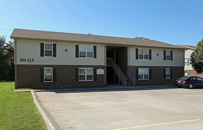 100 Mandarin Dr, Oak Grove, KY 42262