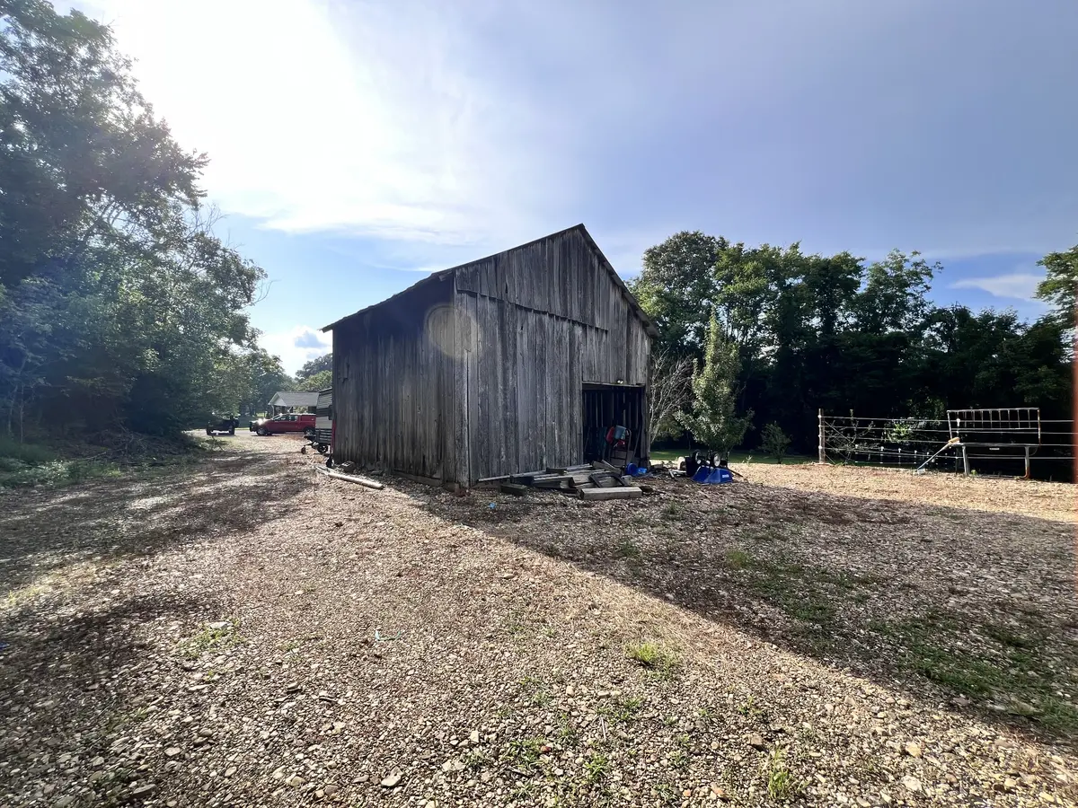 111 Gus Wallace Rd, Bumpus Mills, TN 37028