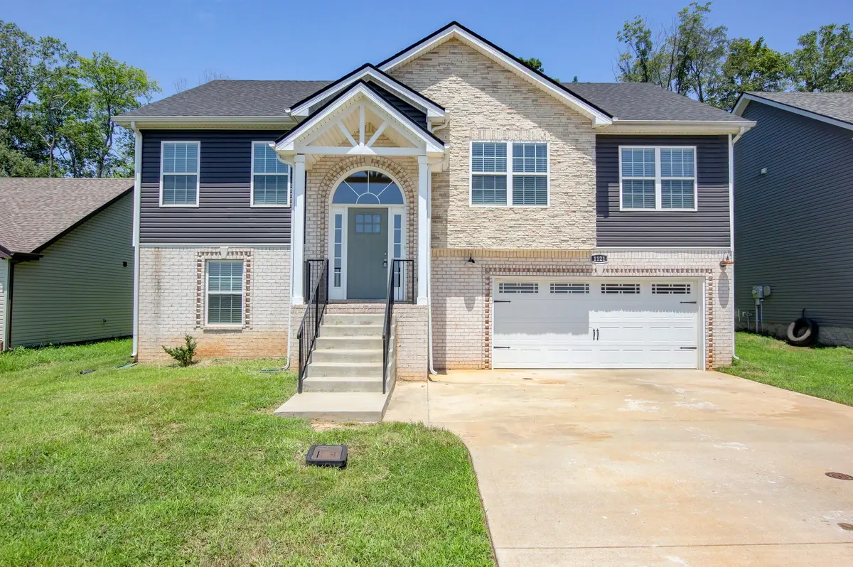 1121 Cardinal Creek Dr, Clarksville, TN 37040