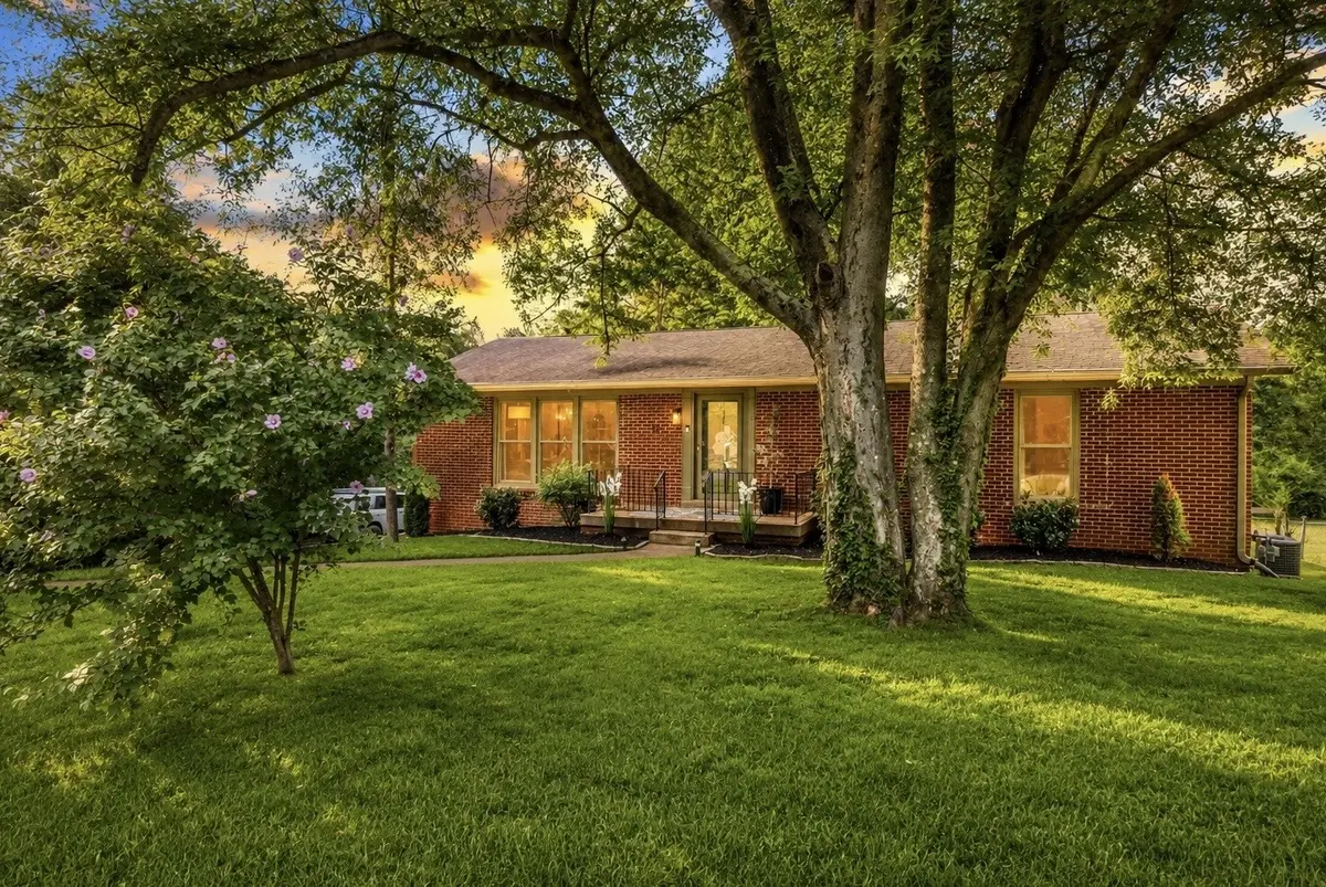521 Westcrest Dr, Nashville, TN 37211