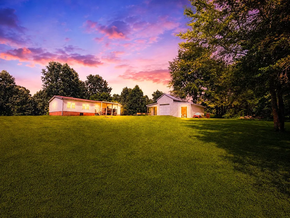 1818 Groveland Ridge Rd, Columbia, TN 38401