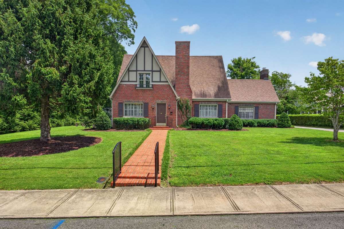 304 S College St, Smithville, TN 37166