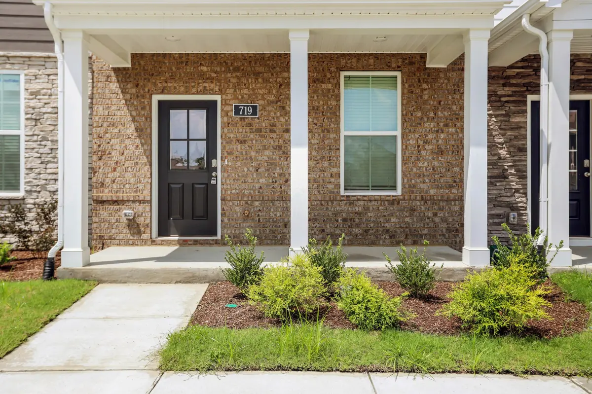 719 Ashbrook Dr, Lebanon, TN 37087