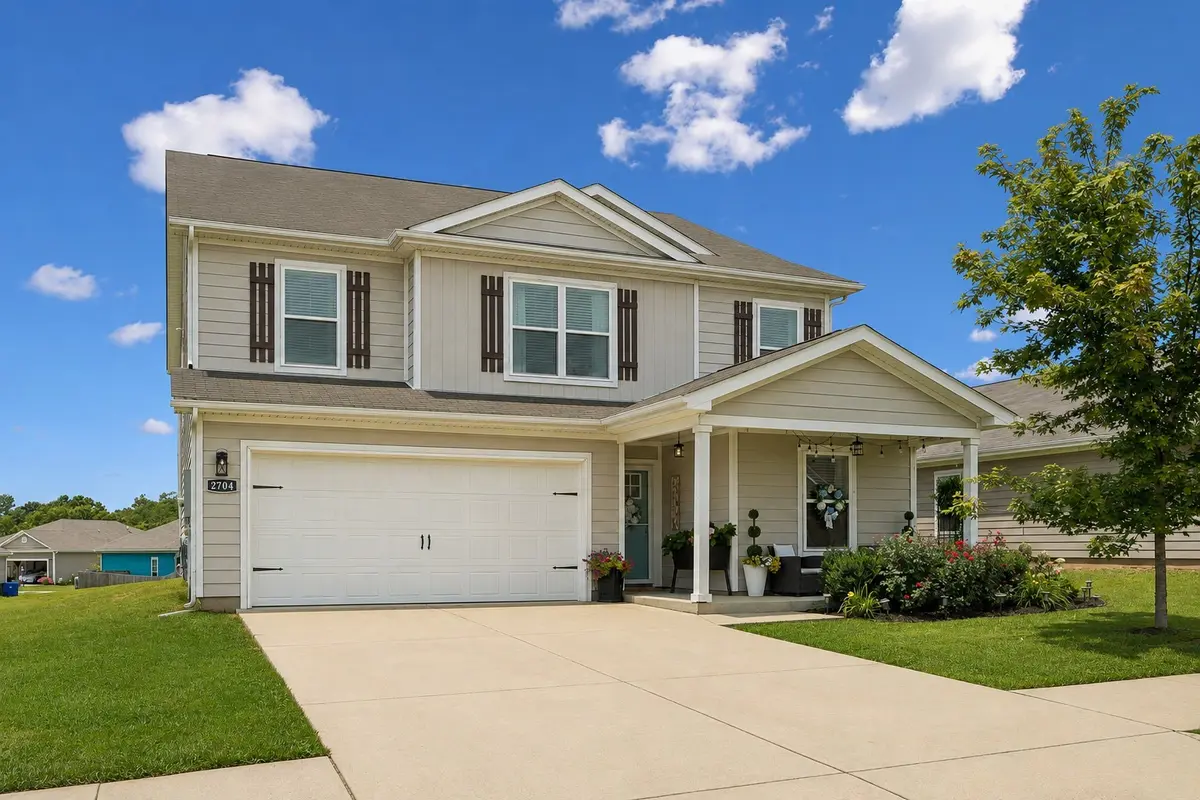 2704 Swarm Ct, Columbia, TN 38401