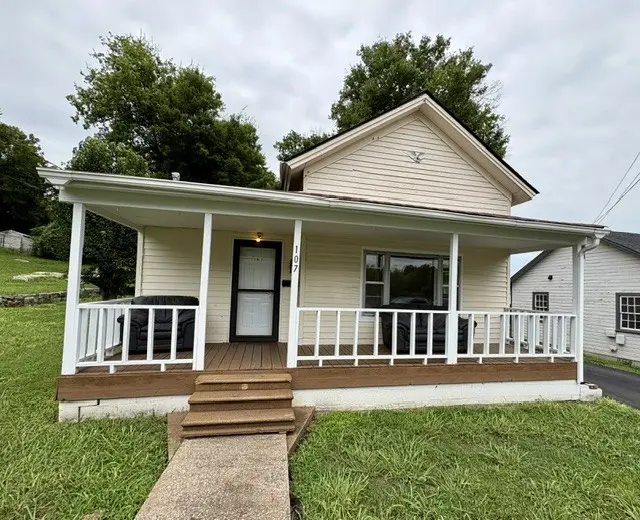 107 E 13th St, Columbia, TN 38401