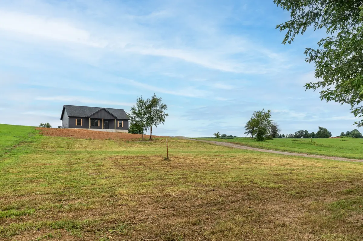 197 North Old Military Rd, Summertown, TN 38483