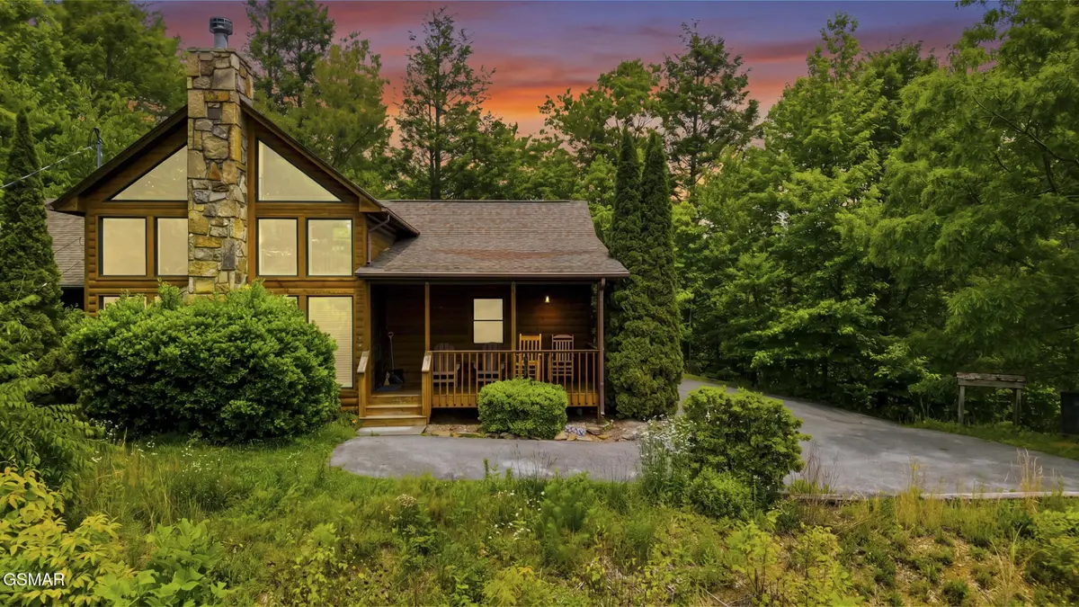 817 Sunshine Trail, Gatlinburg, TN 37738