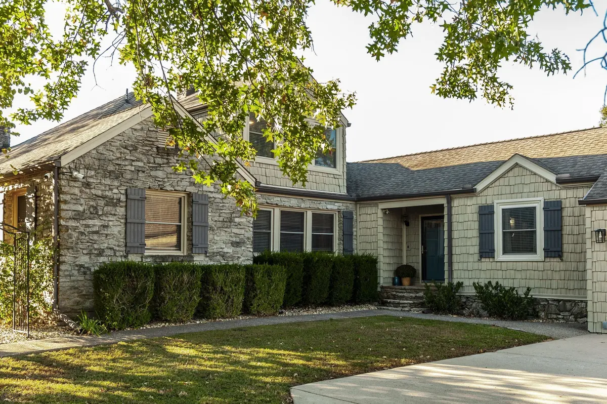 1745 Saundersville Rd, Hendersonville, TN 37075