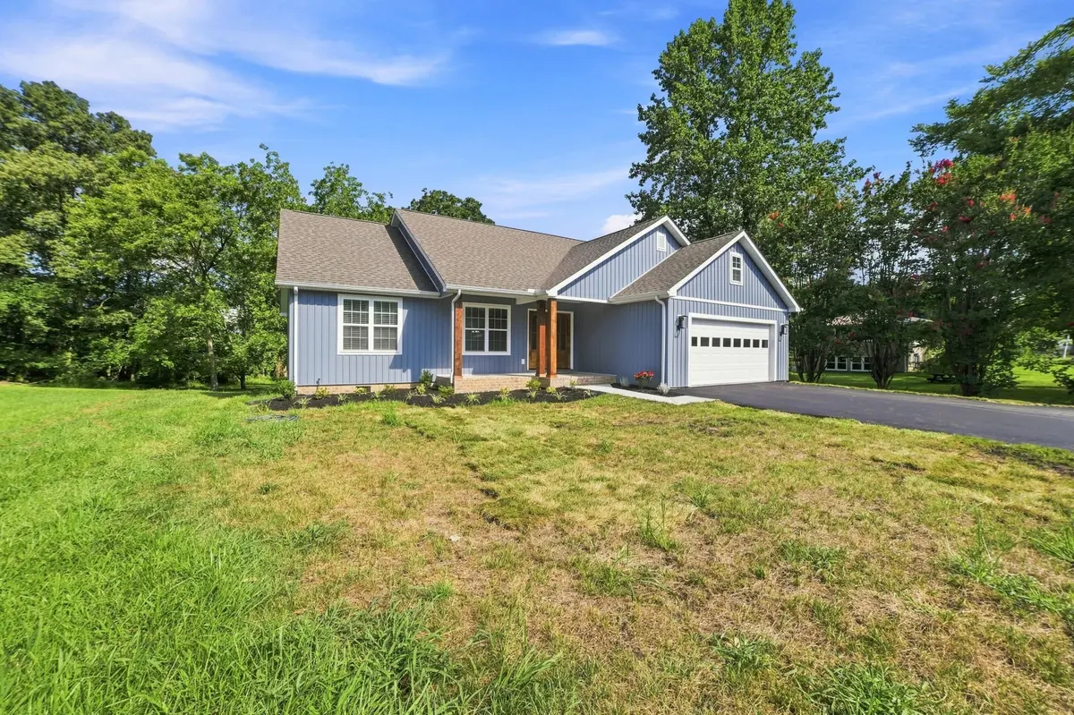 913 Memorial Dr, Paris, TN 38242