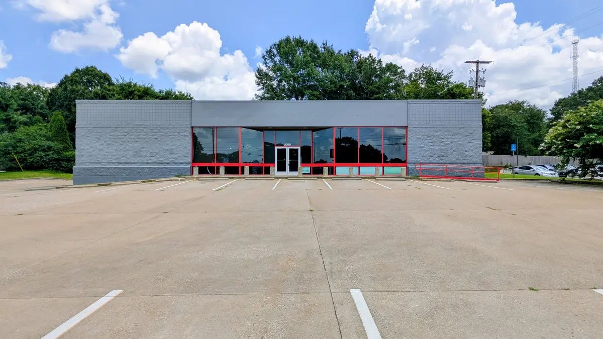 2090 N Highland Ave, Jackson, TN 38305
