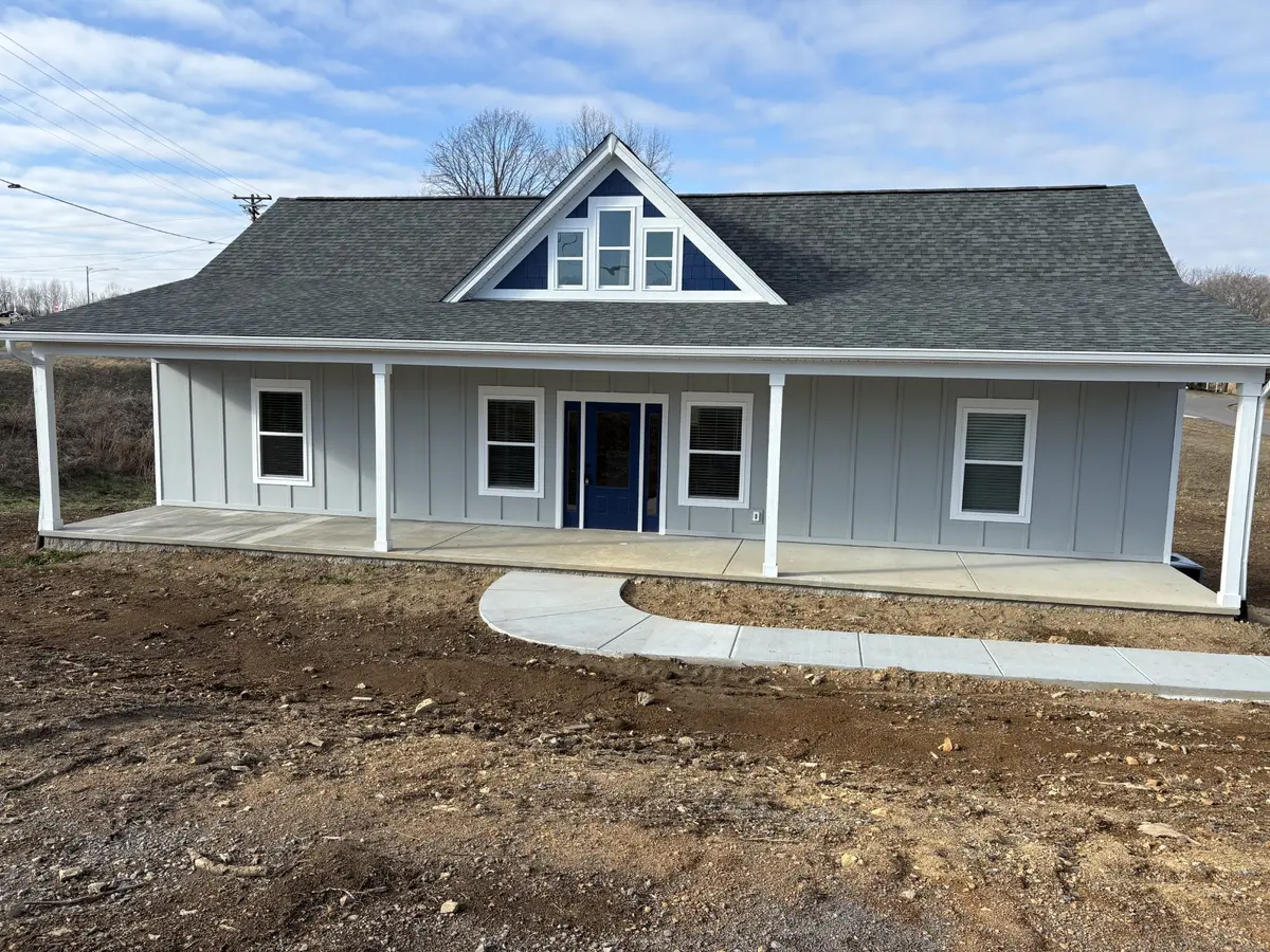 2195 Fincher Dr, Westmoreland, TN 37186