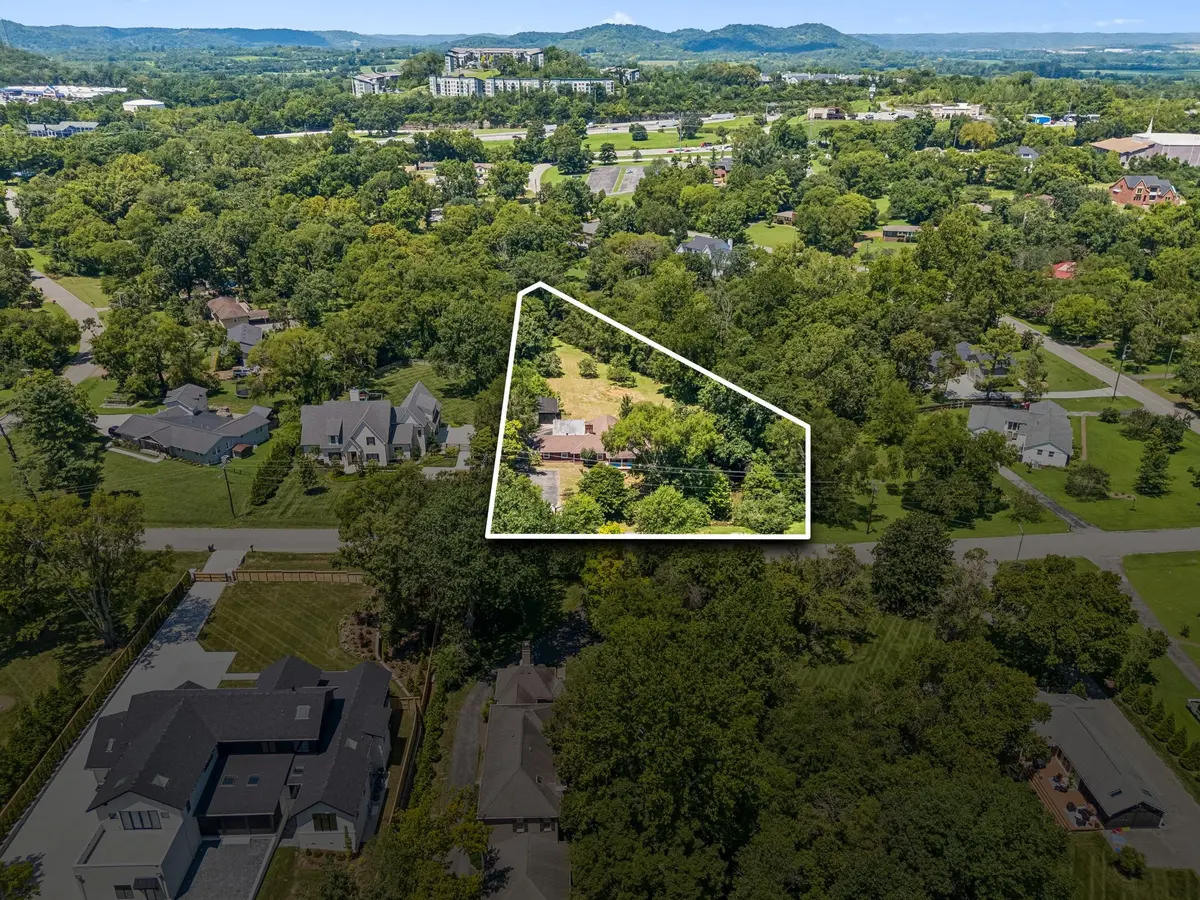 725 Newberry Rd, Nashville, TN 37205