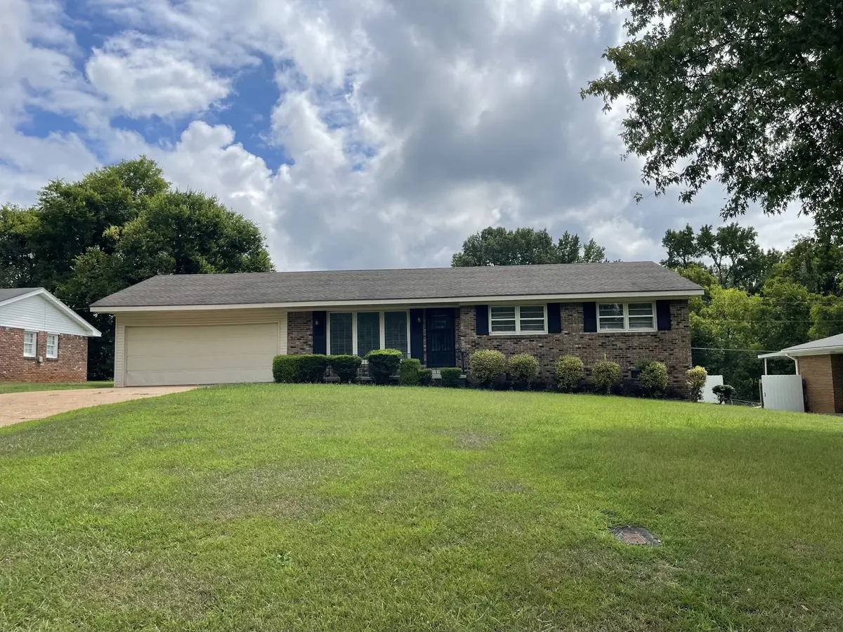 421 E Lakeside Dr #E, Florence, AL 35630