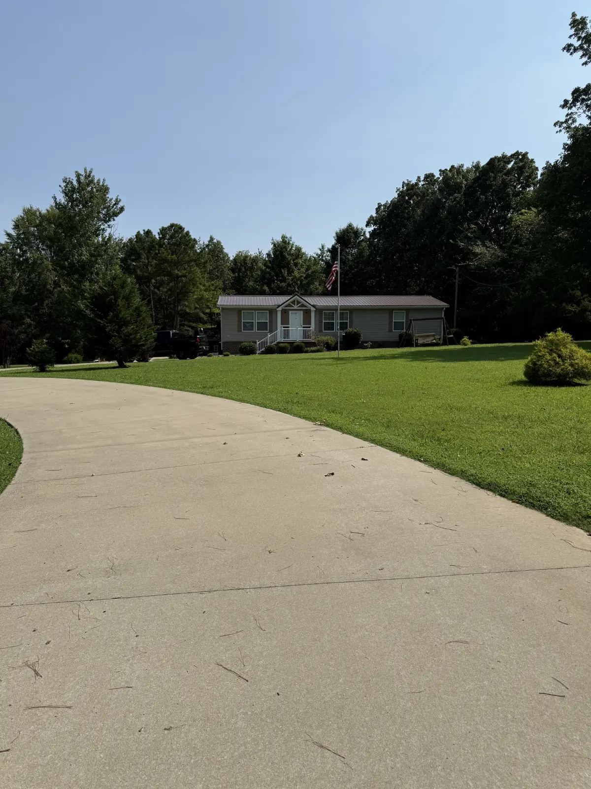 565 Mt Zion Rd, Mc Ewen, TN 37101