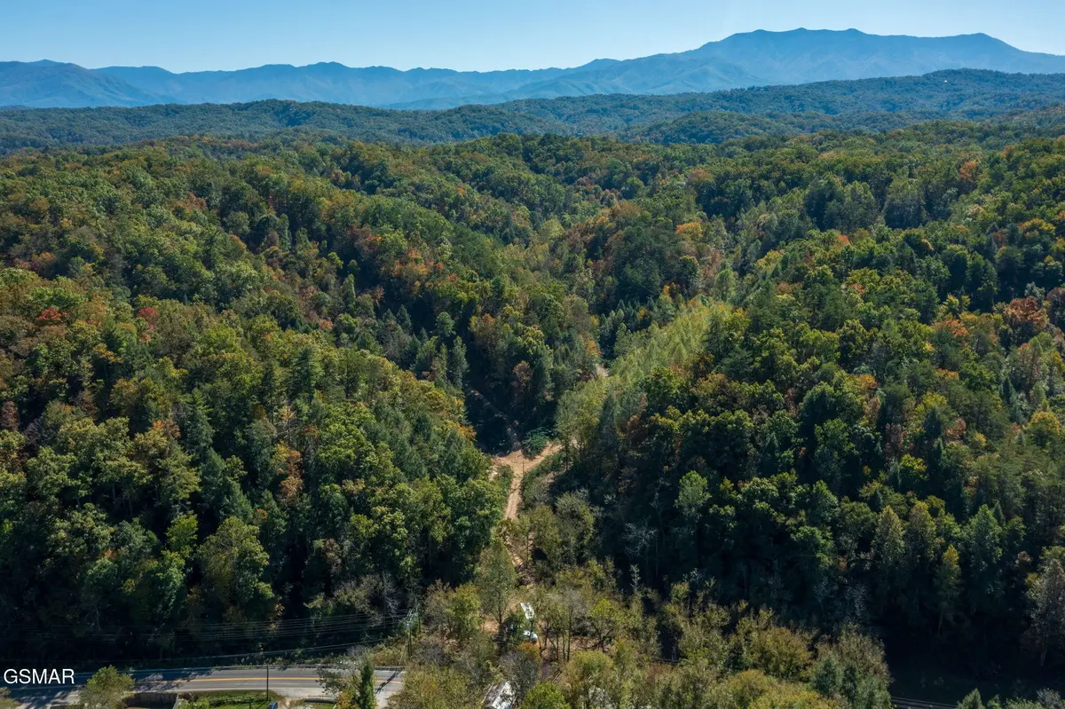 1876 Upper Middle Creek Road, Sevierville, TN 37876