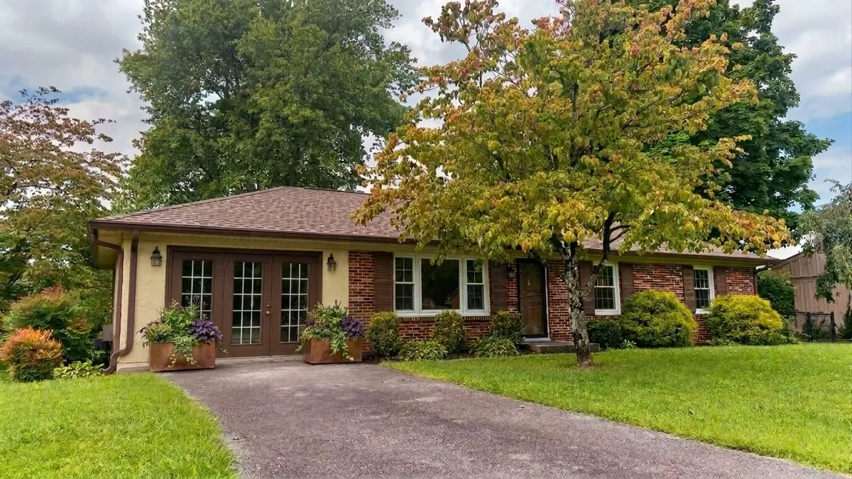 805 Fairlane Cir, Smithville, TN 37166