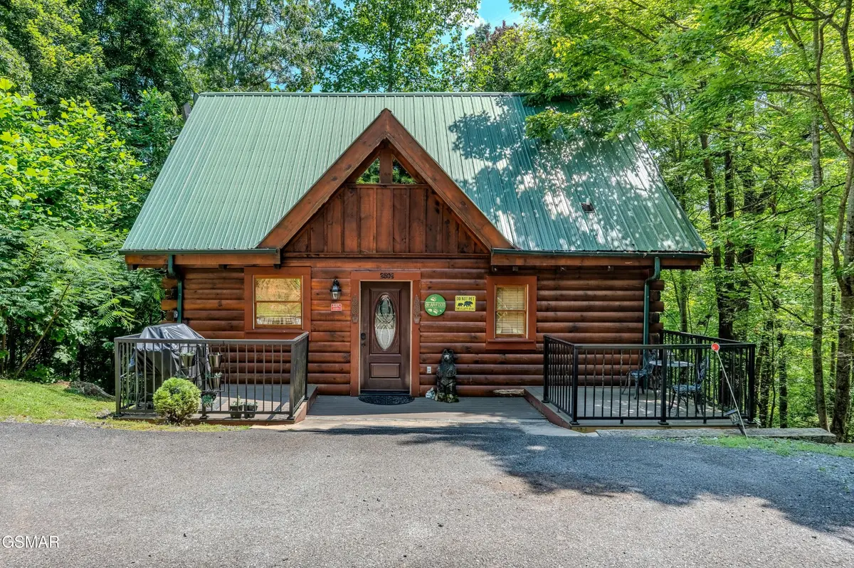 2502 N School House Gap Road, Sevierville, TN 37876