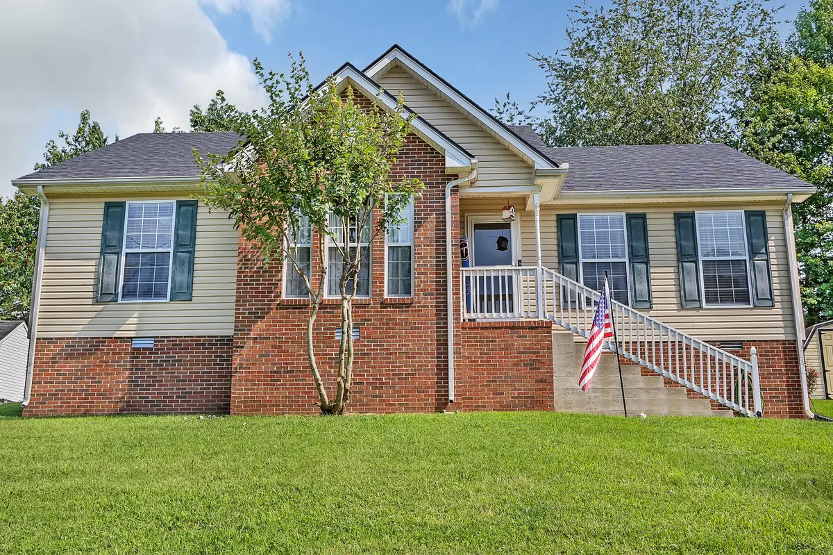 1043 Woodbrier Ln, Greenbrier, TN 37073
