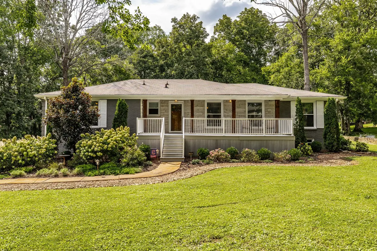 302 Green Acres Dr, Goodlettsville, TN 37072
