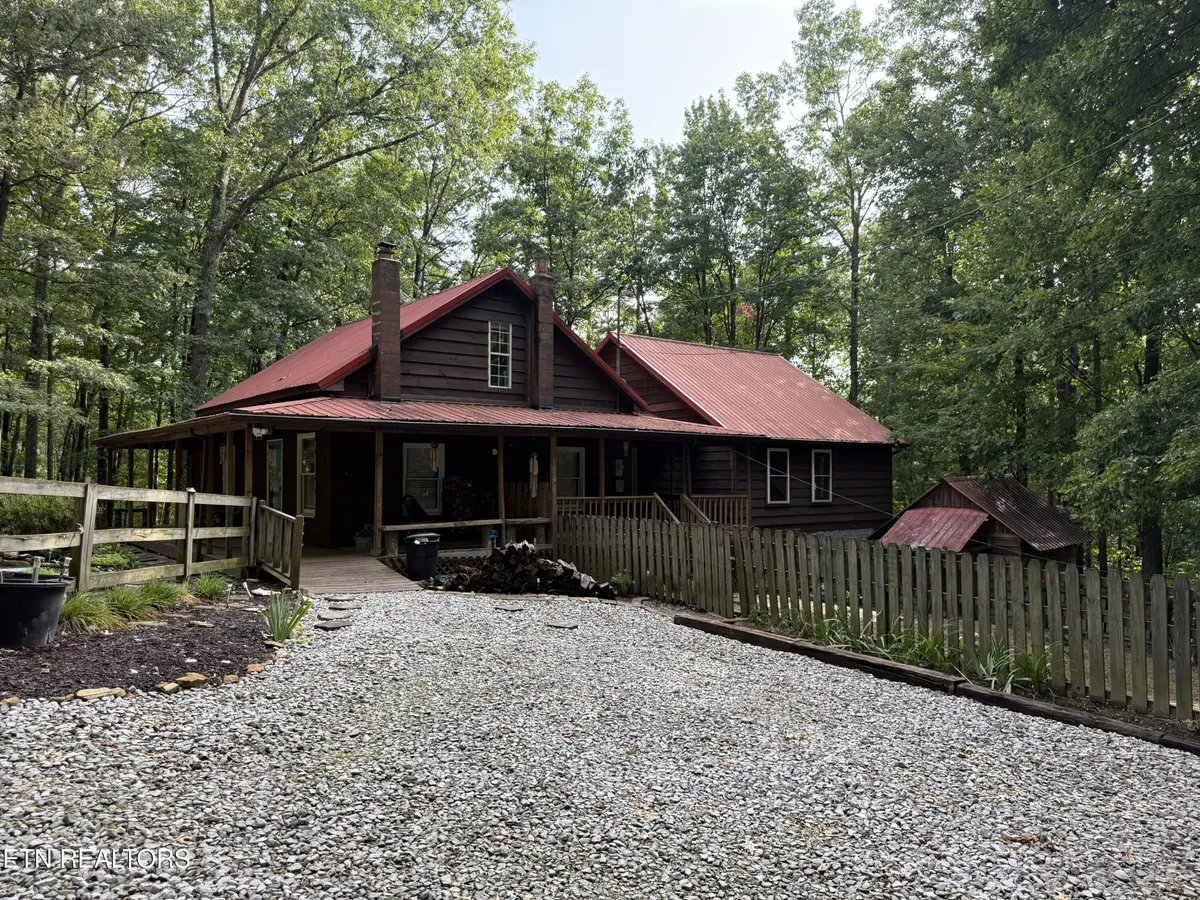 360 Joe Barnett Rd, Jamestown, TN 38556