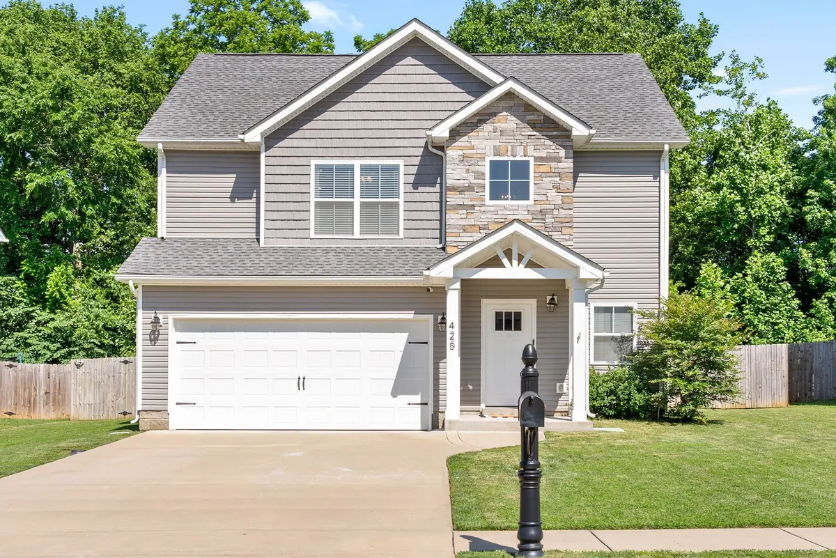 425 Woodtrace Dr, Clarksville, TN 37042