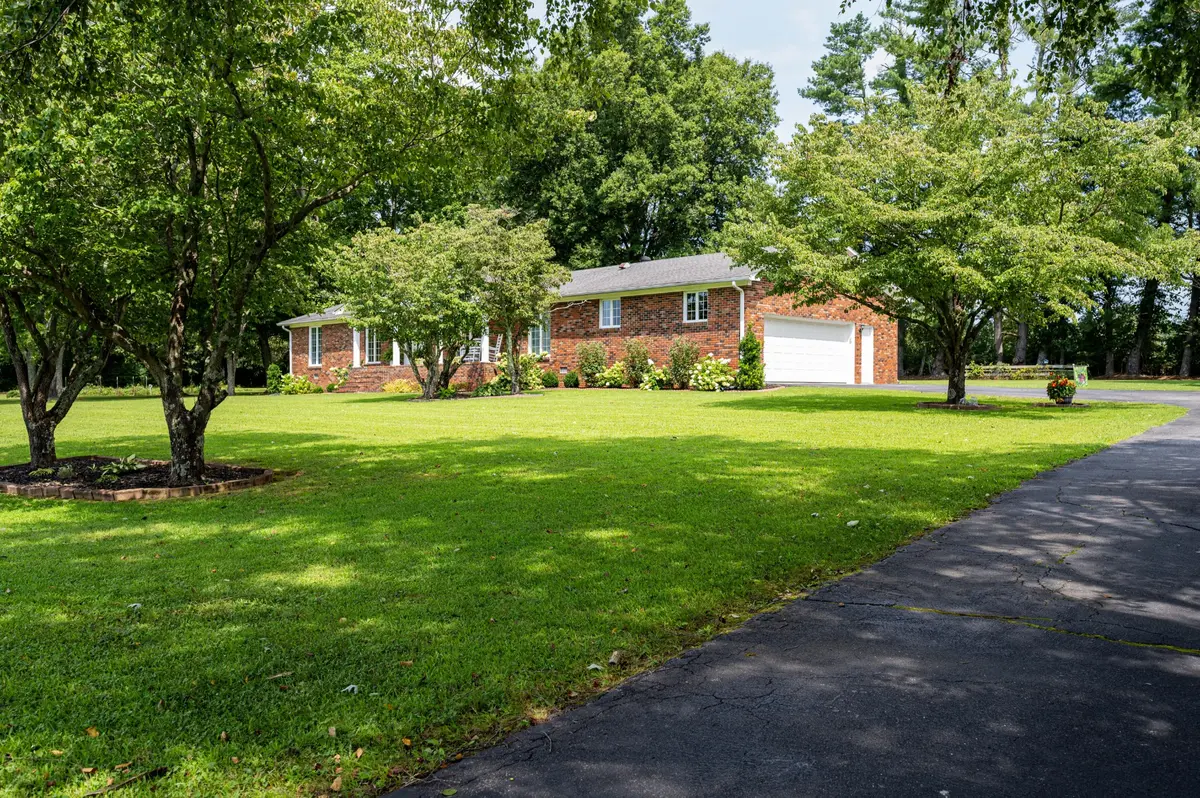 616 Maple Ln, Smithville, TN 37166