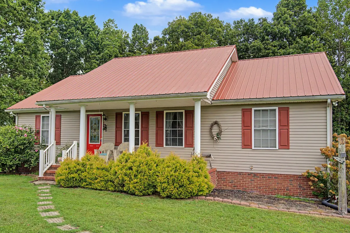 8229 Galen Rd, Lafayette, TN 37083