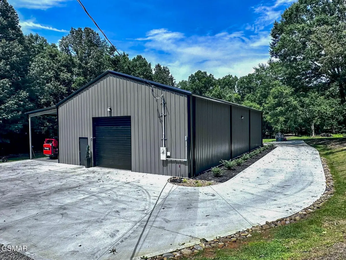 2919 Flicker Lane, Dandridge, TN 37725