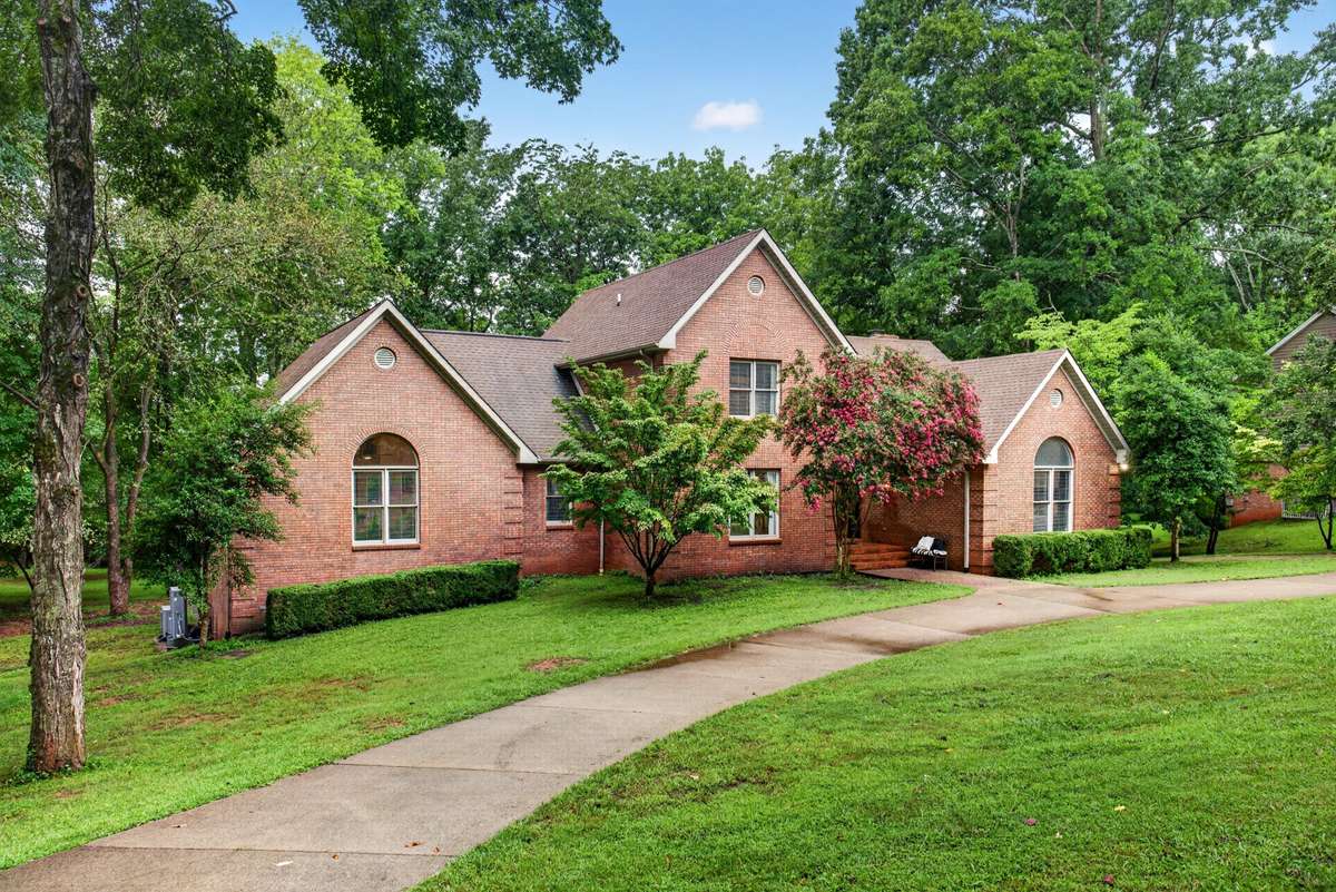 1604 Deerfield Dr, Clarksville, TN 37043