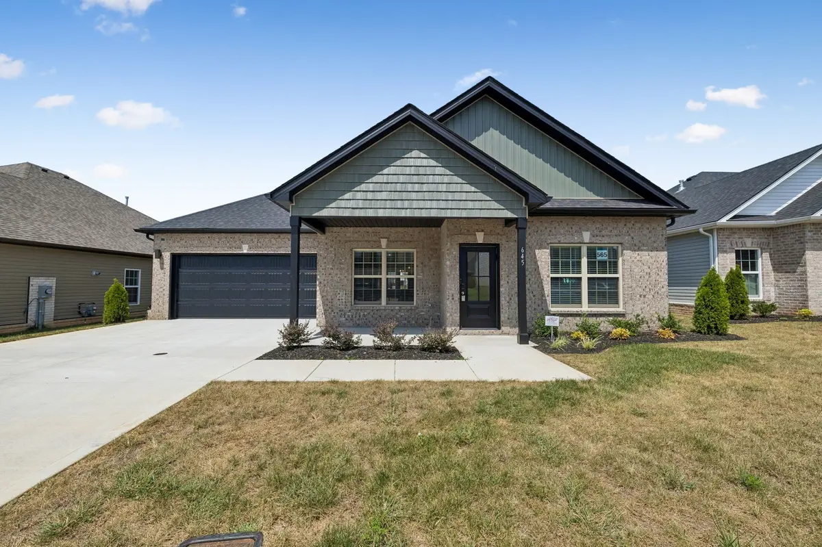 645 Woodrush Dr, Clarksville, TN 37040