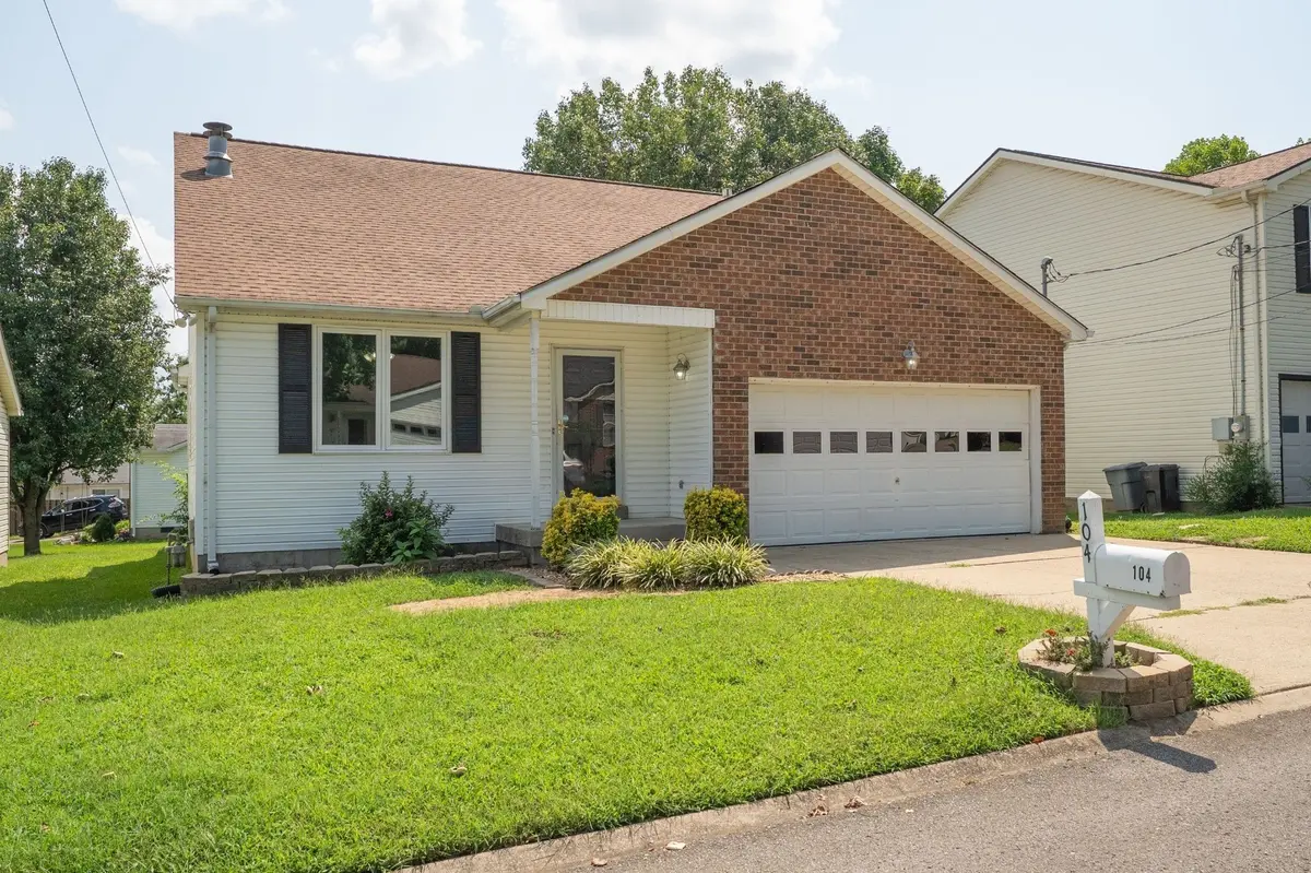 104 Edgehill Ln, Hendersonville, TN 37075