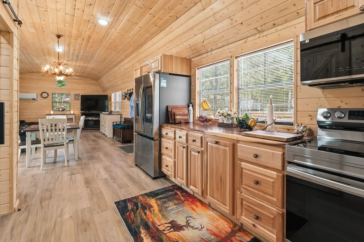 137 Summit Dr, Dover, TN 37058