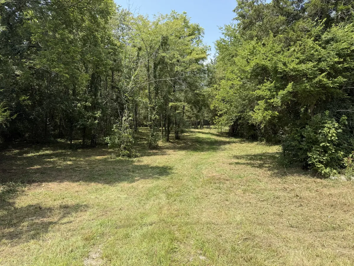 2821 Double Branch Rd, Columbia, TN 38401