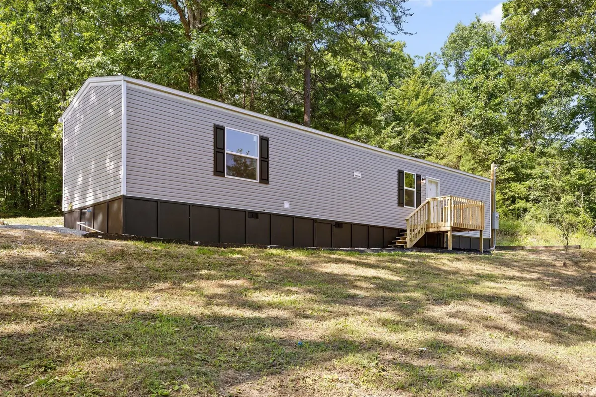 319 Scratch Ankle Road, Trenton, GA 30752