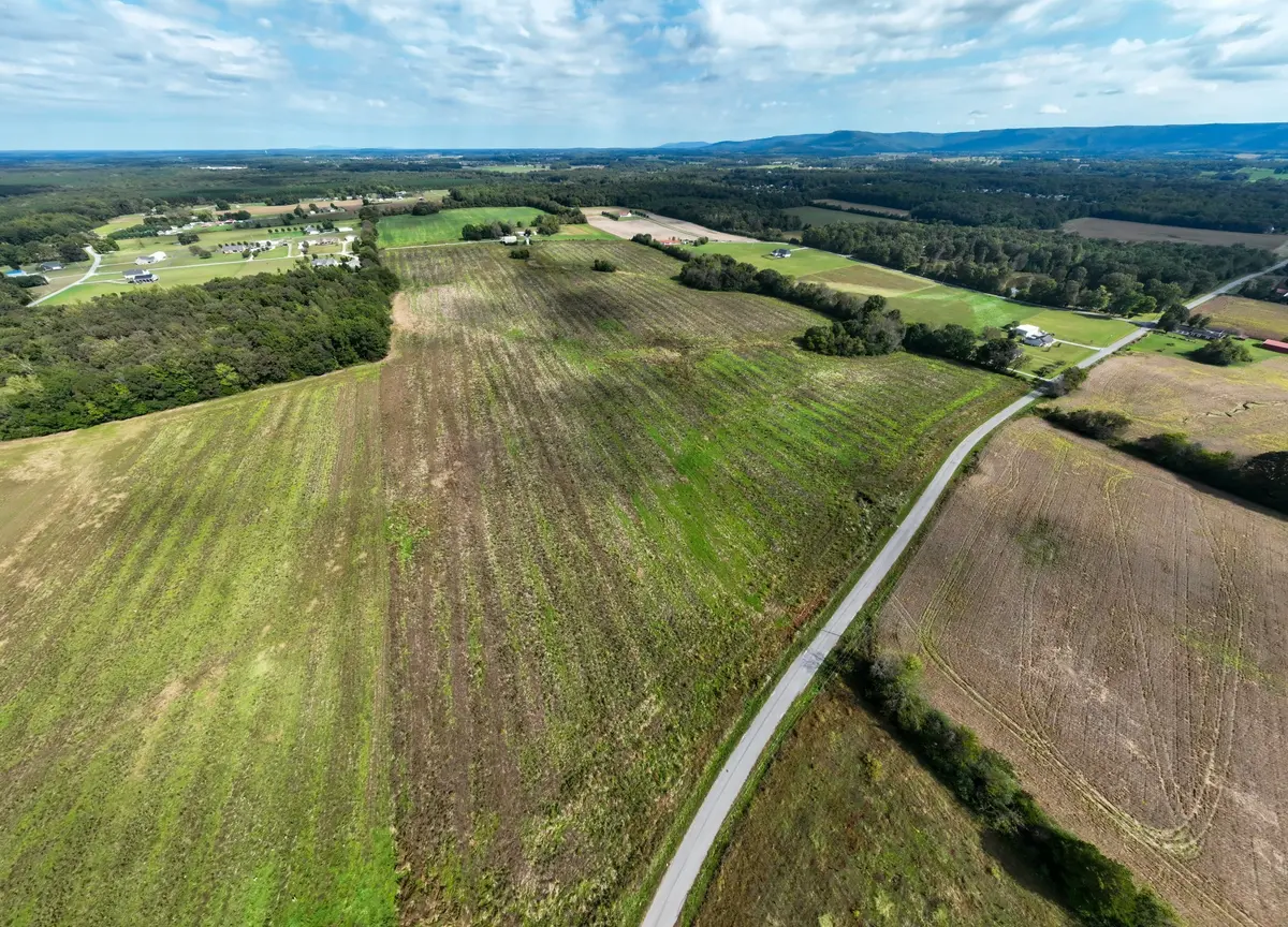 1 Clarence Finney Rd, Hillsboro, TN 37342