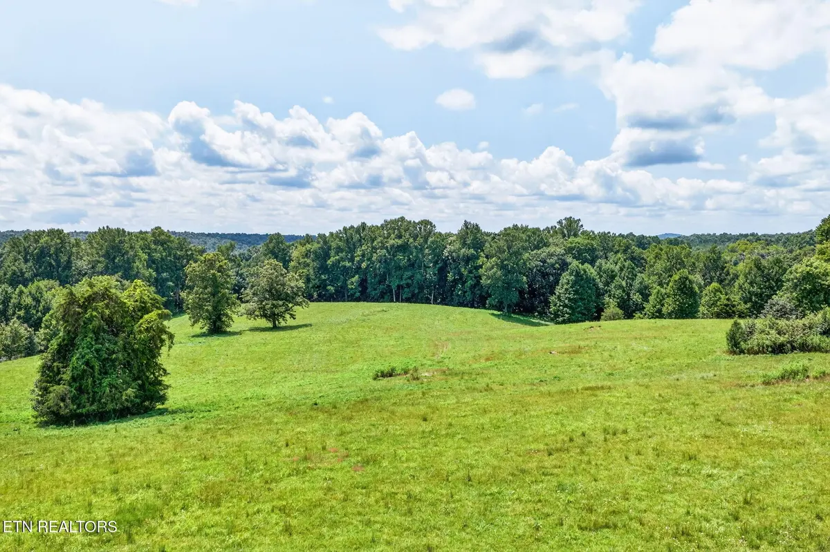 28 Taylors Chapel Rd, Crossville, TN 38572