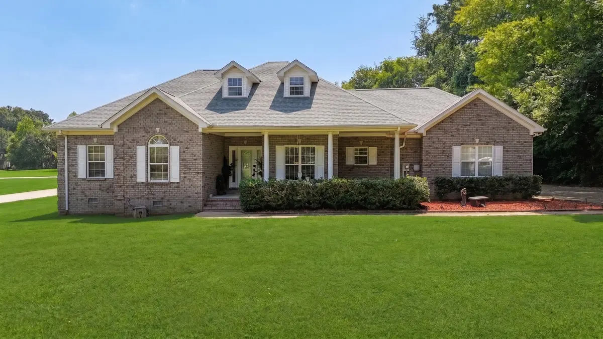 435 Long St #W, Mc Ewen, TN 37101