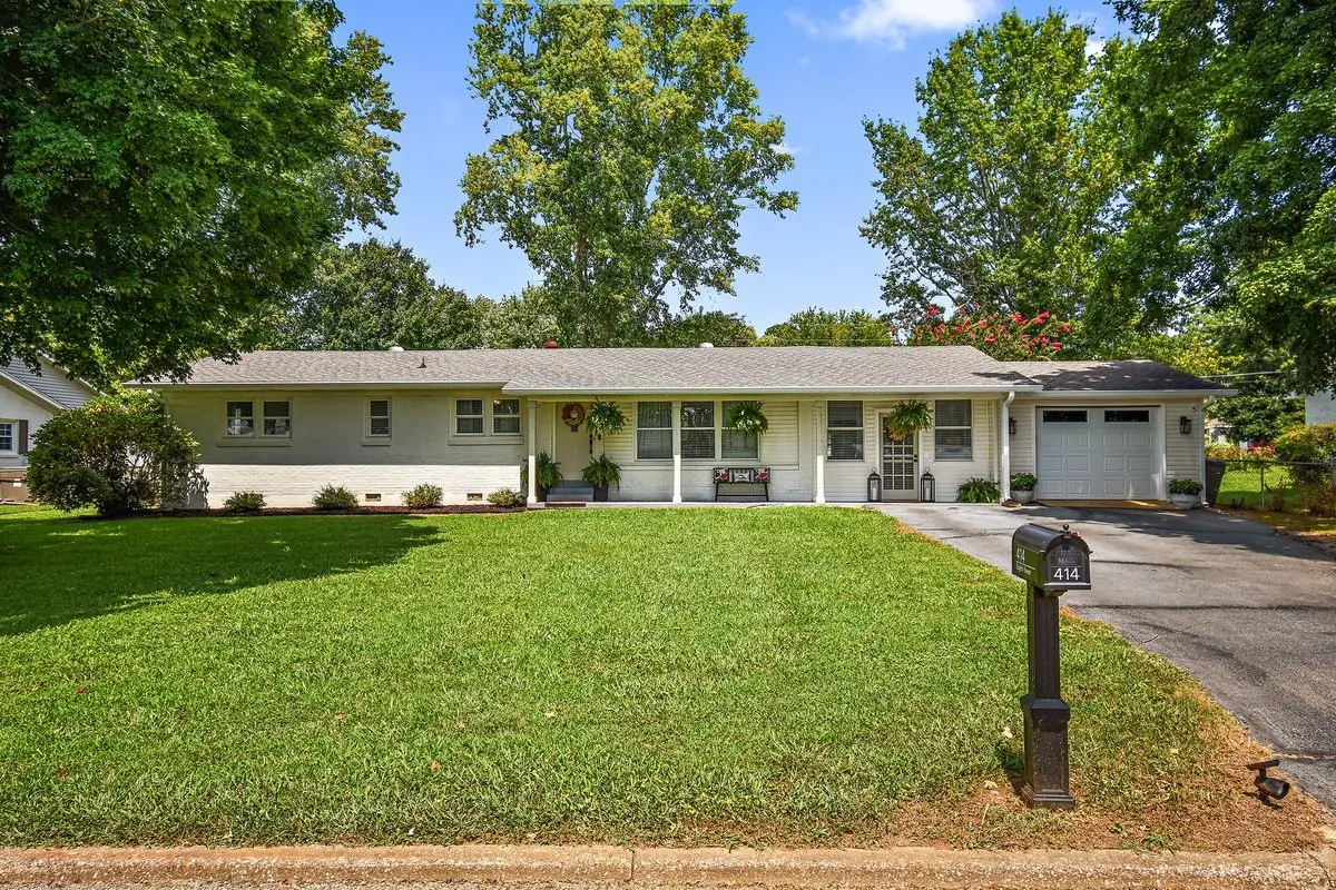 414 8th St, Lawrenceburg, TN 38464