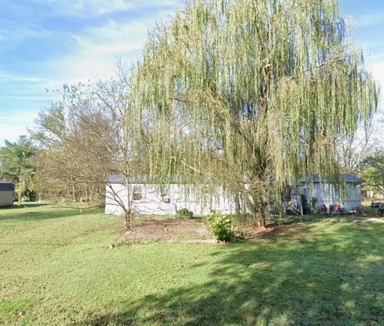131 Walnut St, Cowan, TN 37318