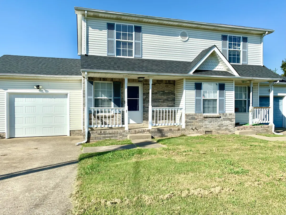 819 Flyer Ct, Oak Grove, KY 42262