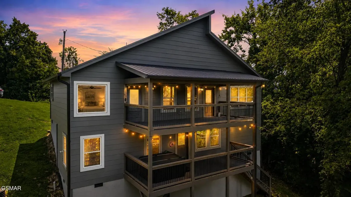 353 Oak Lake Drive Drive, Sevierville, TN 37876