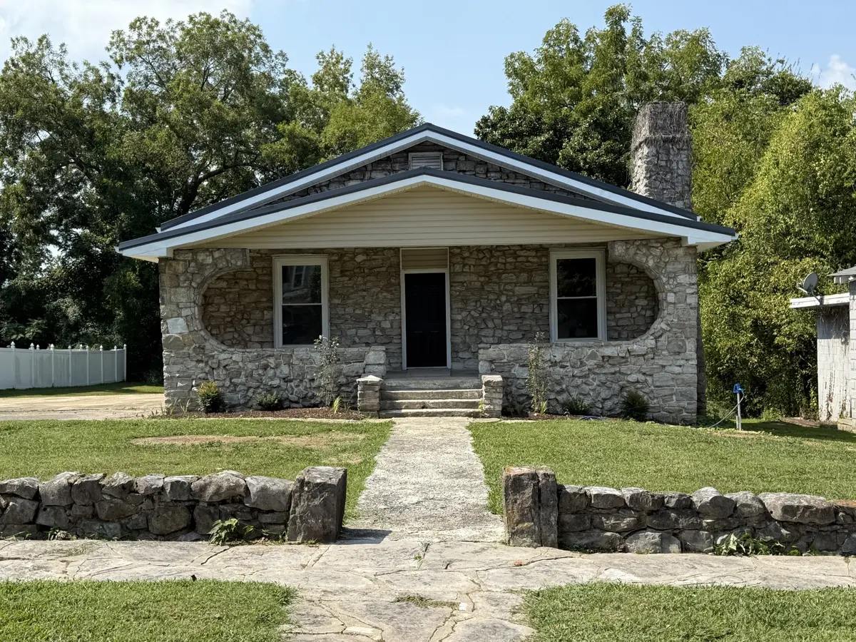 206 S Jefferson St, Tullahoma, TN 37388