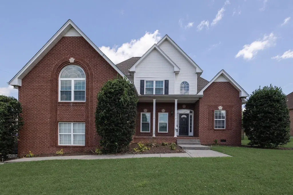 100 Strathmore Ct, Hendersonville, TN 37075