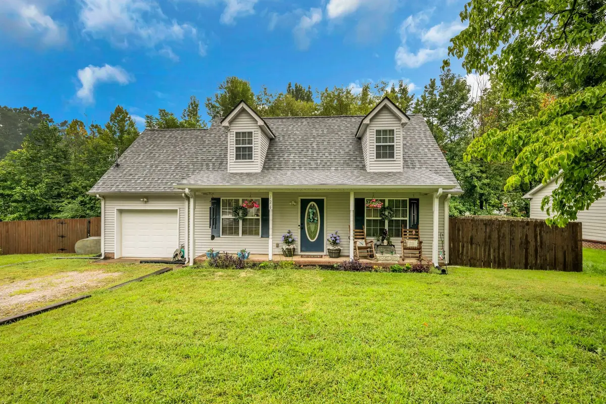 126 Silver Leaf Cir, Dickson, TN 37055