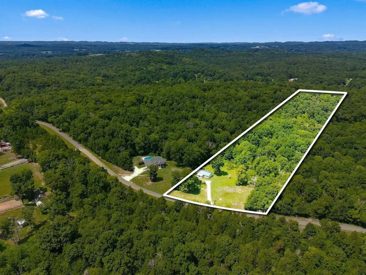 5462 Creek View Rd, Columbia, TN 38401